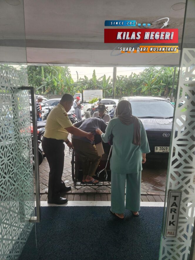 
Sigap dan Humanis, Satpam BRI Unit Tegal Alur Kanca Kalideres Bantu Nasabah dengan Tanggap