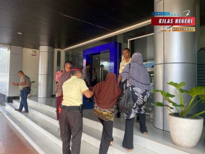 
Aksi Sigap Satpam BRI Cilegon Bantu Nasabah Lansia, Wujud Pelayanan Profesional untuk Semua Kalangan