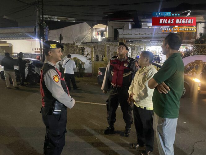 
Strong Point Malam Hari, Polsek Makasar Patroli Antisipasi Tawuran dan Guantibmas di Jembatan Bandung