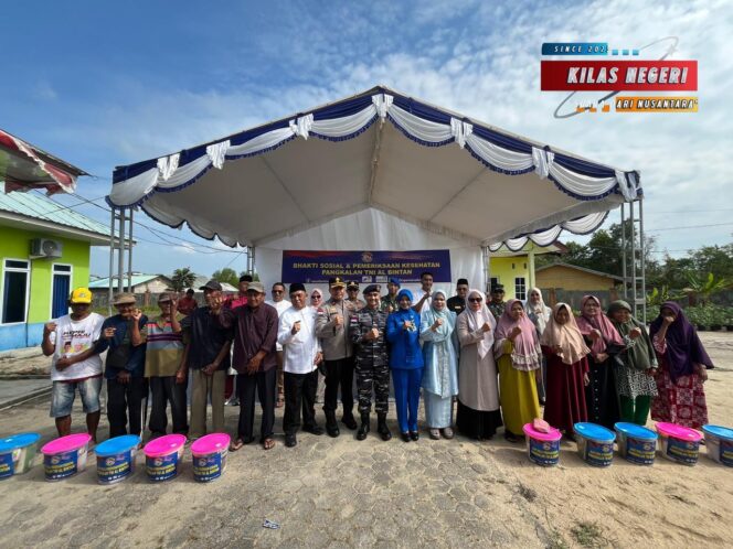 
Lanal Bintan Gelar Bakti Sosial dan Cek Kesehatan Gratis di Desa Busung, Seri Kuala Lobam