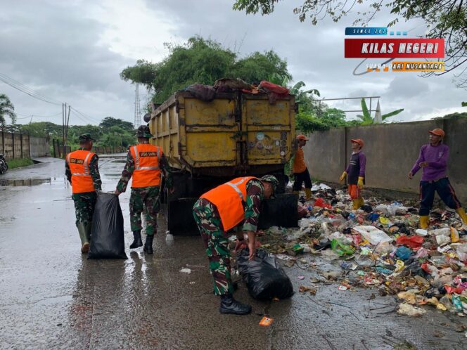 
Satgas Sampah, Koramil 05/Balaraja Bersihkan Sampah Di Desa Tobat