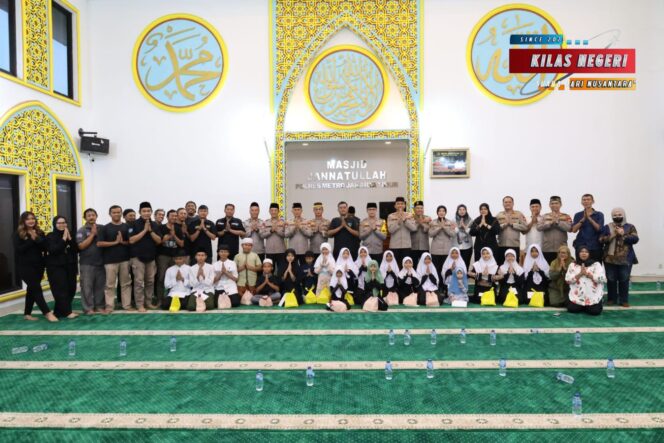 
Sinergi dan Kepedulian Sosial, Polres Metro Jakarta Timur Gelar Buka Puasa dan Santunan Anak Yatim Bersama Insan Pers