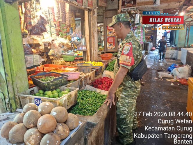 
TNI Turun Langsung Pantau Harga Sembako, Kodim 0510/Tigaraksa Pastikan Stabilitas Pasar Curug Tangerang