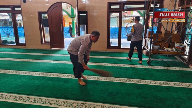 
Polsek Cakung Perkuat Kamtibmas Melalui Aksi Bhakti Sosial Bang Jasri di Penggilingan