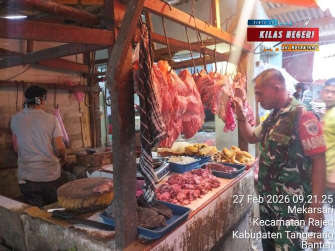 
Babinsa Pantau Harga Sembako di Pasar Selama Bulan Suci Ramadhan