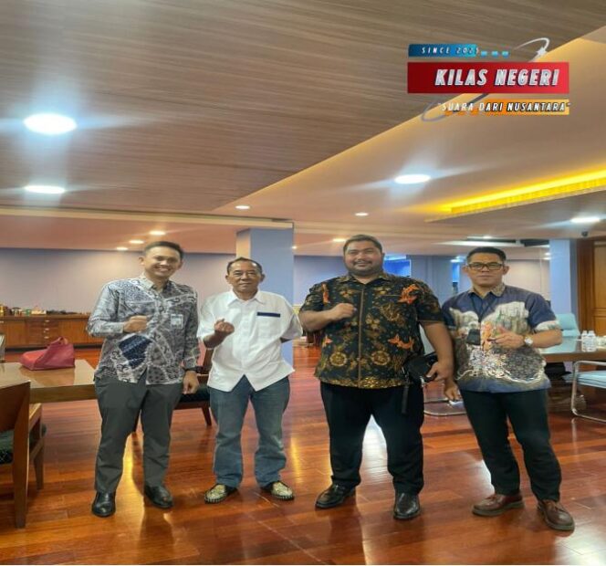 
Perkuat Sinergi Tokoh Daerah, Pemimpin Cabang BRI Rangkasbitung Temui Mulyadi Jayabaya