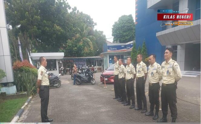 
Tingkatkan Kesiapsiagaan, Satpam BRI Rangkasbitung Gelar Apel Pagi Rutin Penegakan Disiplin