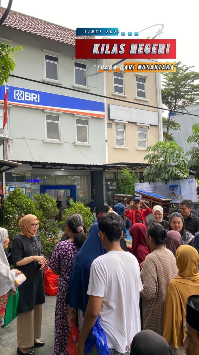 
BRI KC Palmerah Berbagi Takjil kepada Masyarakat, Pererat Kepedulian di Bulan Ramadan