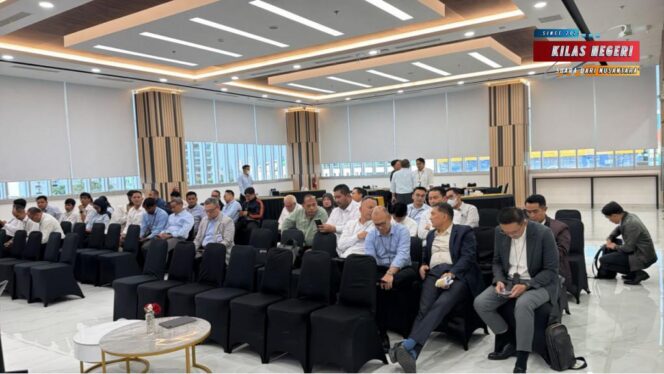 
Direktur Micro BRI Berikan Pengarahan kepada Insan BRI KC S. Parman, Perkuat Strategi Bisnis Mikro