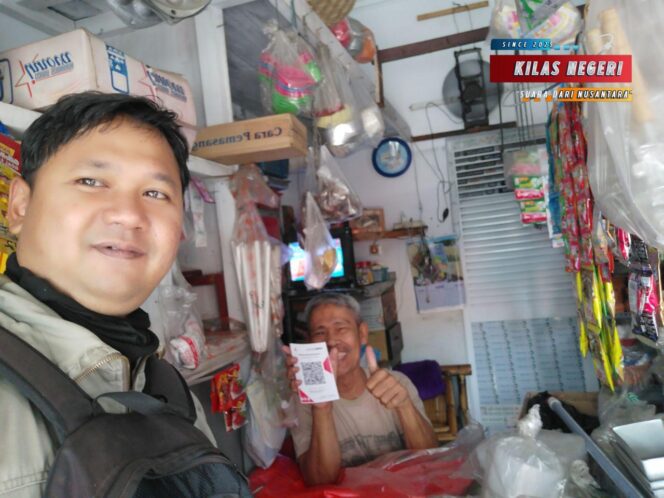 
Kepala Unit dan Mantri BRI Unit Legok Lakukan Survei Pengajuan KUR Rp80 Juta di Area Pasar