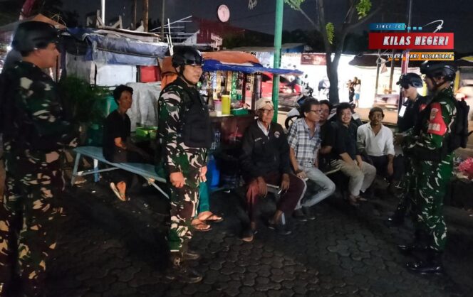 
Patroli Sahur Koramil 07/Cipayung Bersama Komduk, Perkuat Sinergi Jaga Keamanan Wilayah