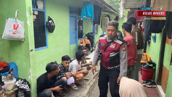 
Respons Cepat Call Center 110, Polisi Hadir Tangani Laporan Warga dan Bantu Penanganan ODGJ di Cakung