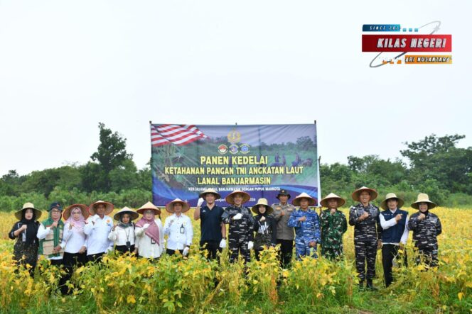 
Pemprov Kalimantan Selatan Apresiasi Panen Kedelai Lanal Banjarmasin