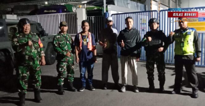 
Koramil 03/Ps.Rebo-Ciracas Bersama Warga Perketat Patroli Ramadhan di Pasar Rebo.