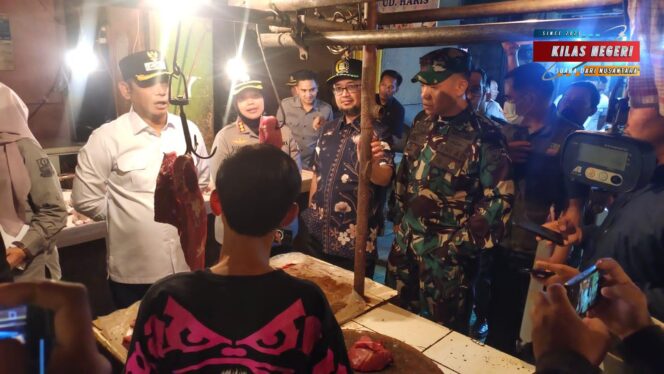 
Dandim 0509/Kabupaten Bekasi Dampingi Plt Bupati Sidak Harga Sembako di Pasar Tambun Jelang Lebaran