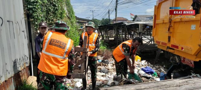 
Sangat Peduli Lingkungan, Satgas Sampah Bersihkan Jalan Balaraja – Kronjo