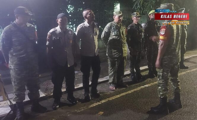 
Ramadhan Aman dan Kondusif, Koramil 05/Kramatjati–Makasar Intensifkan Patroli/Siskamling Keliling.