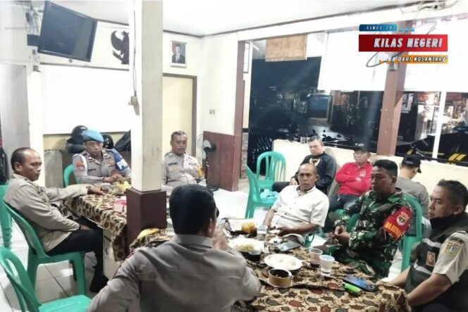 
Jaga Wilayah Tetap Aman dan Kondusif, Koramil 06/Cakung Bersama Komduk Gelar Patroli Siskamling Keliling.