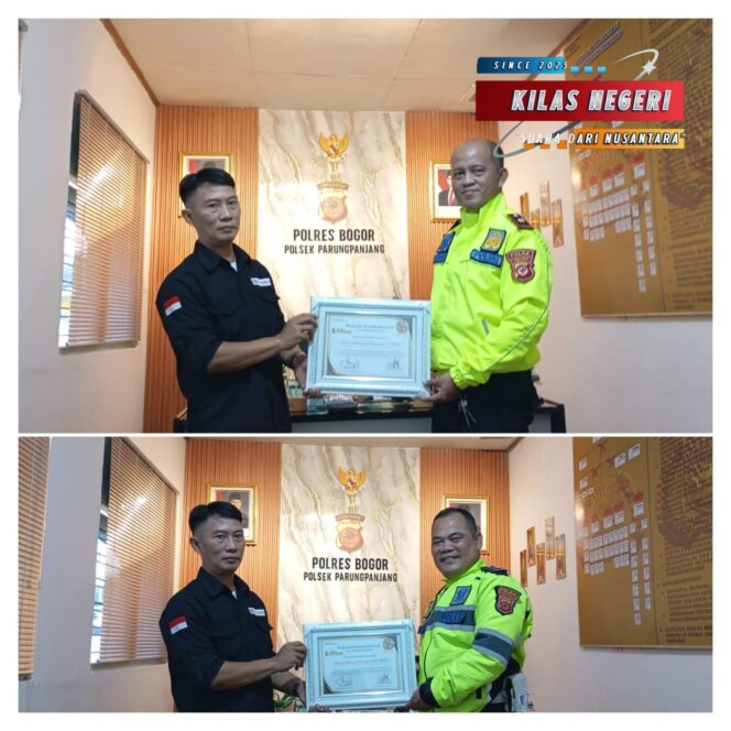
Respon Cepat dan Transparan, Kapolsek Parung Panjang Raih Penghargaan