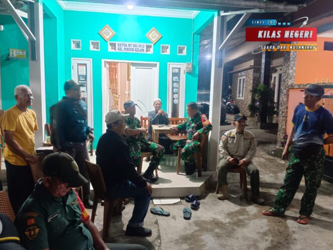 
Koramil 08/Duren Sawit Gelar Patroli/Siskamling Keliling Bersama Warga, Perkuat Keamanan dan Antisipasi Tawuran Remaja