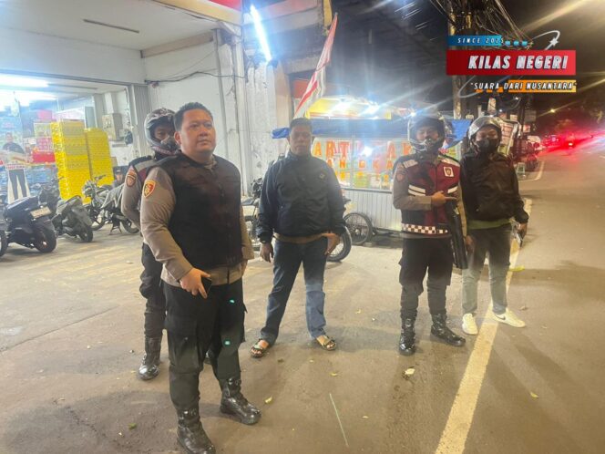 
Satgas Anti Tawuran Bersiaga di Fly Over Ciracas, Polisi Jaga Malam Demi Keamanan Warga