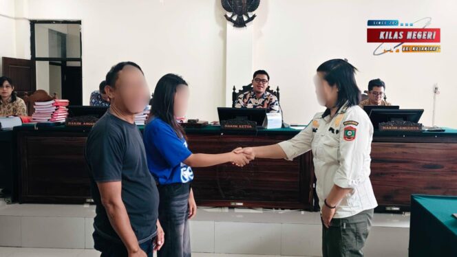 
Saat Tante Jambak Rambut Teman Ponakan, Malah Berujung ke Meja Hijau