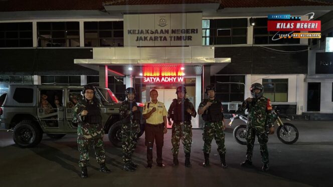
Koramil 01/Jatinegara Gelar Patroli Ramadhan, Antisipasi Gangguan Kamtibmas di Wilayah.