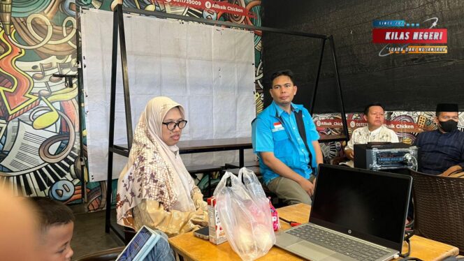 
Suasana Akrab Penuhi Konsolidasi dan Buka Bersama Partai Gelora Muara Enim