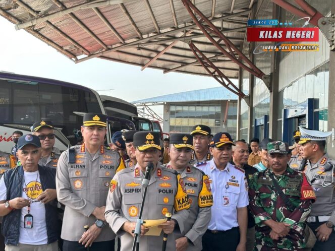 
Kapolda Metro Jaya Cek Terminal Pulogebang, 6.812 Personel Disiagakan Amankan Lebaran
