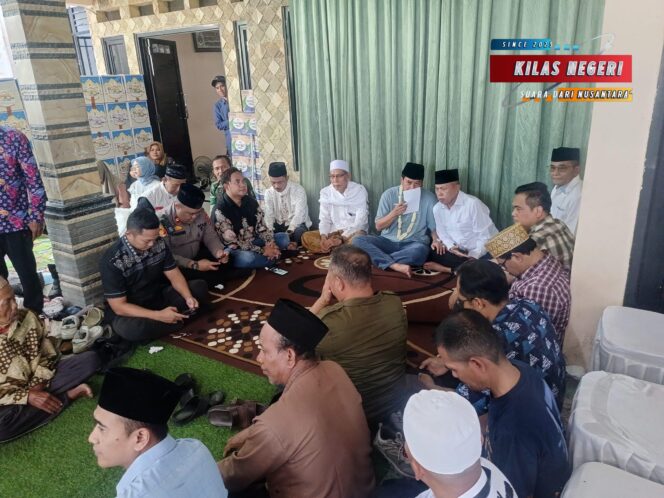 
Koramil 08/Kronjo Hadiri Santunan Anak Yatim di Desa Kronjo, Perkuat Sinergi TNI dan Masyarakat