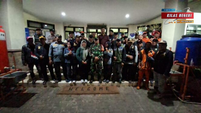 
Koramil 05/Kramatjati-Makasar Gelar Patroli/Siskamling Keliling Antisipasi Gangguan Kamtibmas.