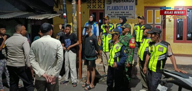 
Babinsa Koramil 07/Cipayung Bersama Komduk Gelar Patroli Sahur, Ciptakan Keamanan dan Kondusivitas di Lubang Buaya.