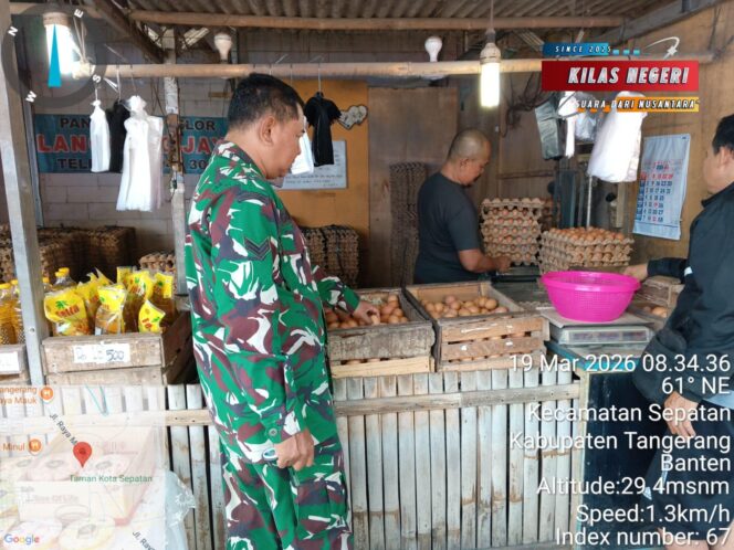 
Antisipasi Lonjakan Harga Jelang Lebaran, Babinsa Intensifkan Monitoring Pasar