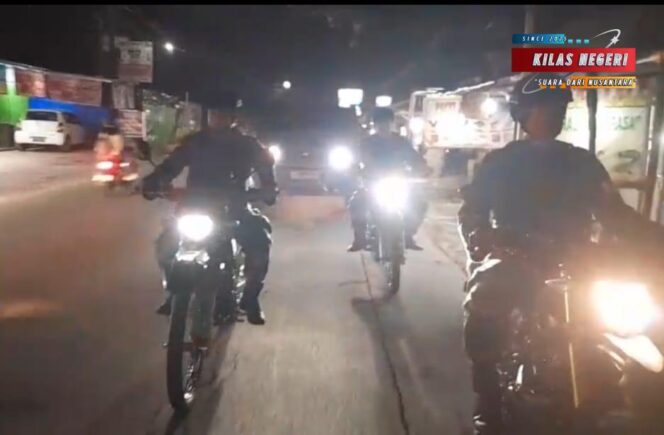 
Patroli Maung Koramil 13/Cisoka Tingkatkan Keamanan Malam Menjelang Idul Fitri