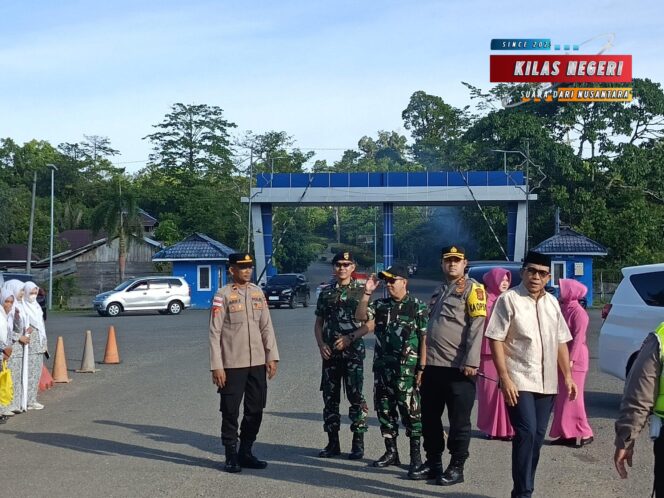 
Danlanal Simeulue Bersama Forkopimda Laksanakan Pemantauan Arus Mudik di Pelabuhan Penyeberangan