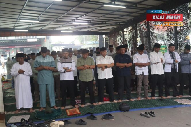
Sambut Hari Kemenangan Korem 052/Wkr Gelar Sholat Idul Fitri 1447 H di Masjid Al Ikhlas