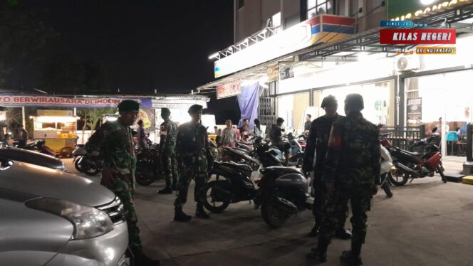 
Tingkatkan keamanan Wilayah Di Hari Raya Idul Fitri Koramil 12/Rajeg Patroli Malam