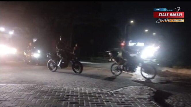 
Koramil 11/Pasar Kemis Gelar Patroli Malam Pastikan Wilayah Aman dan Kondusif