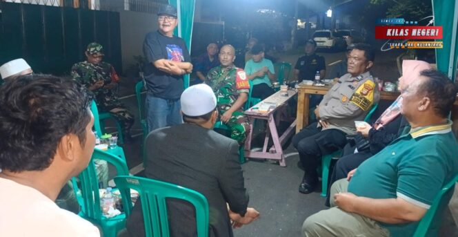 
Perkuat Keamanan Wilayah, Koramil 08/Duren Sawit Gelar Patroli/Siskamling Bersama Warga.