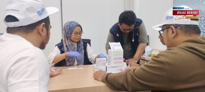 
Cek Kesehatan Gratis Warnai Mudik Bersama BUMN 2026 di BRI KC Jakarta Daan Mogot