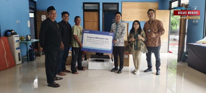 
BRI KC Jakarta Daan Mogot Salurkan Bantuan TJSL untuk Karang Taruna Grogol Petamburan