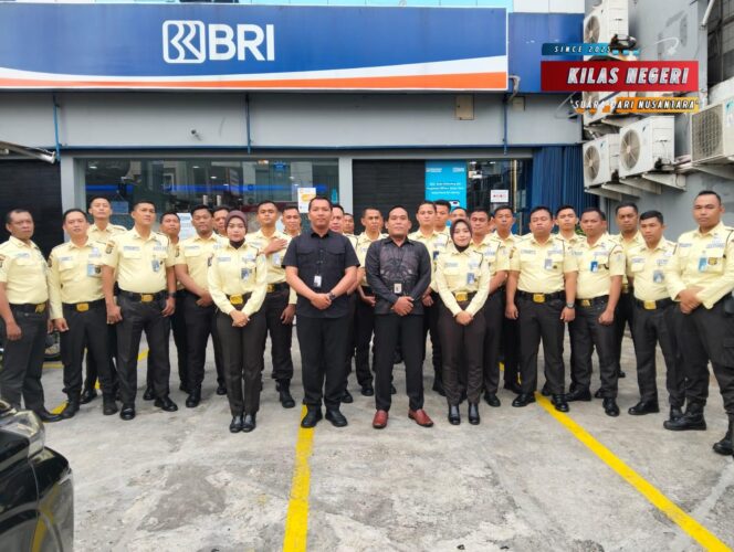 
Perkuat Sinergi Keamanan, BRI Kanca Tanjung Duren Jalin Koordinasi dengan Petugas Pengamanan