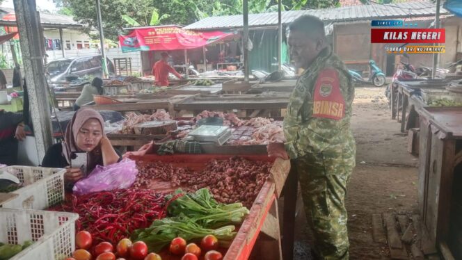 
BABINSA KORAMIL 14/PANONGAN MONITORING HARGA SEMBAKO, PASTIKAN STABILITAS DAN KETERSEDIAAN KEBUTUHAN MASYARAKAT