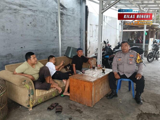 
Bhabinkamtibmas Susukan Sambangi Warga, Ajak Tingkatkan Kepedulian Kamtibmas