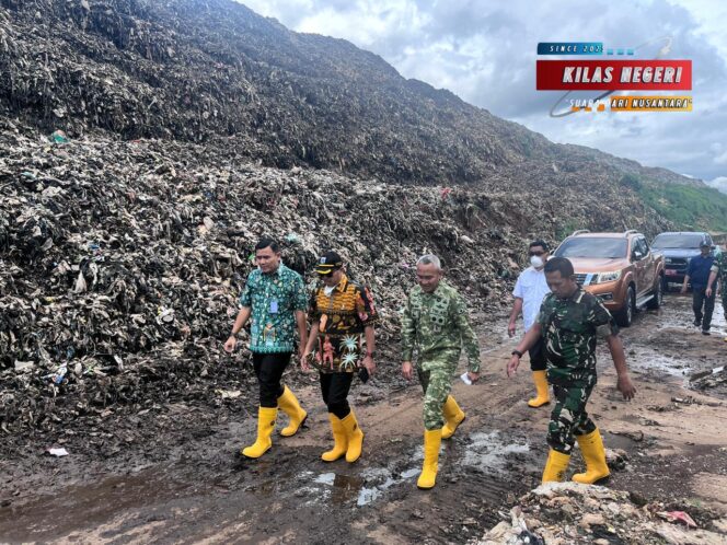 
Danrem 051/Wkt Didampingi Dandim 0507 Bekasi Meninjau lokasi pengolahan Sampah Bantargebang