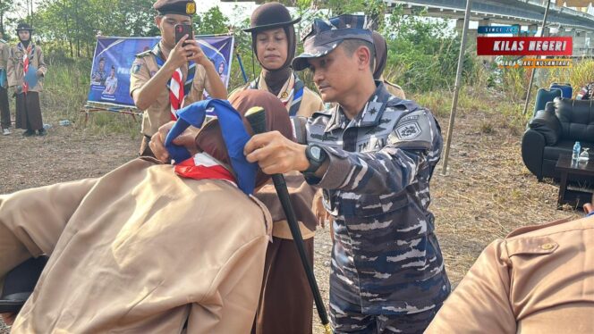 
Membentuk Generasi Muda Berwawasan Bahari, Danlanal Bintan Pimpin Upacara Pengukuhan Calon Anggota Saka Bahari