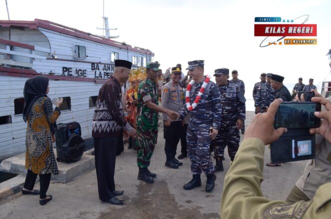 
Danlanal Ranai Cek Kesiapan Prajurit Pos TNI AL Midai dan Tinjau Aset Pertahanan Srategis di Pulau Midai