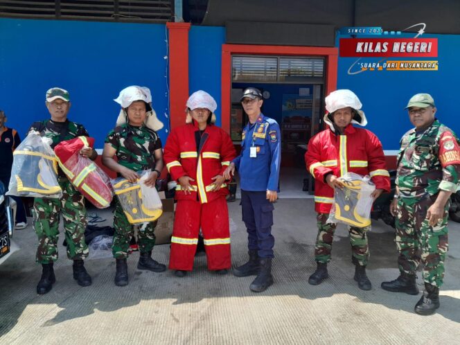 
Bantu BPBD Tangerang Personil TNI Koramil 01/ Teluknaga Latihan Pemandam kebakaran 