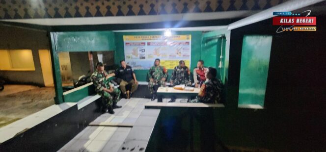 
Koramil 02/Matraman Bersama Warga Gelar Patroli Malam Ciptakan Keamanan Wilayah