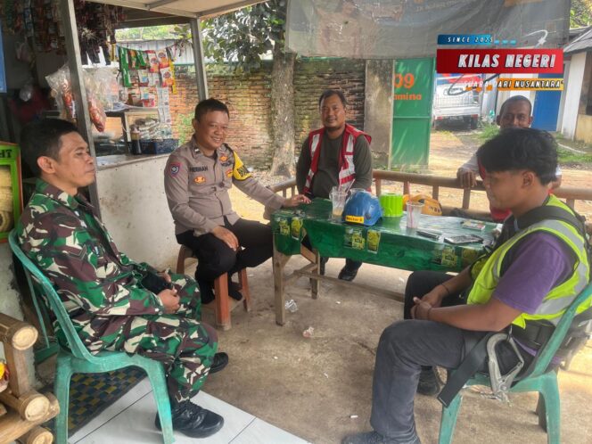 
Babinsa Koramil 14/Panongan Gencarkan Komsos, Perkuat Kedekatan TNI dengan Warga